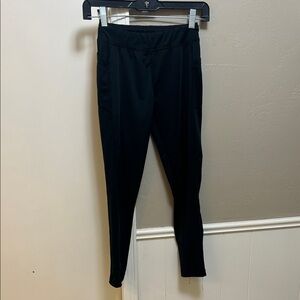 Priced low! 📣 BOGO any closet item equal/less value girls athletic pants